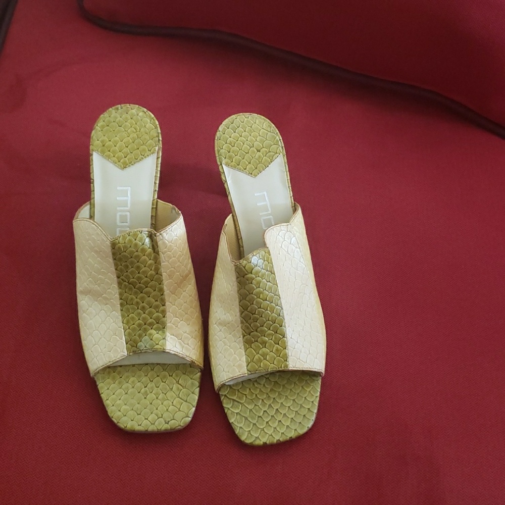 Sandles - Picture 3 of 3